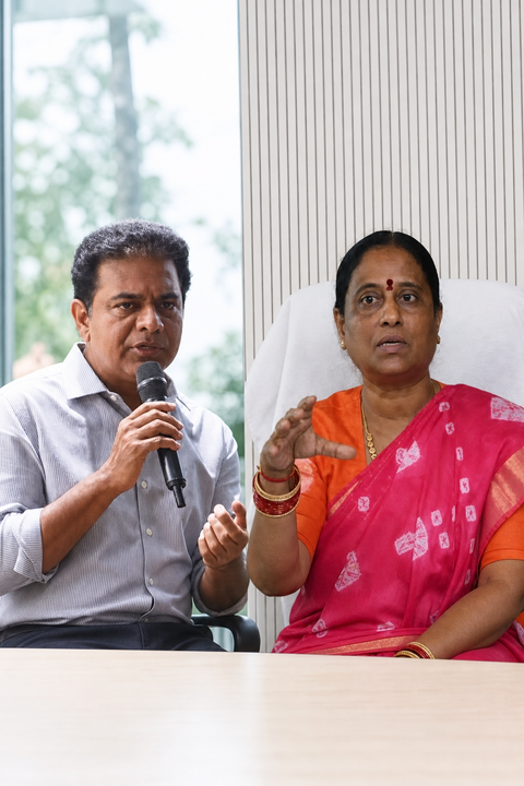 Konda Surekha withdraws remarks against KTR over past allegations