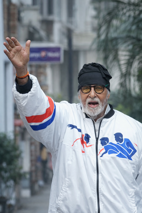Amitabh Bachchan announces brief break to recuperate after knee injury