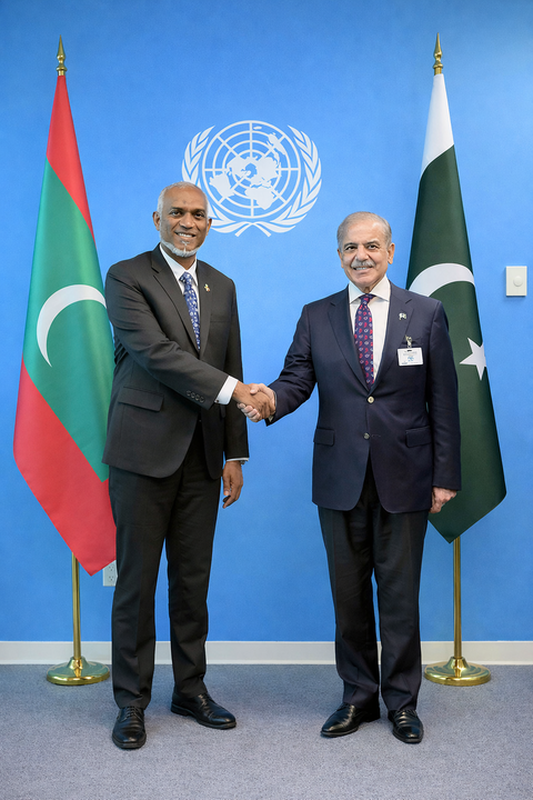 Pakistan, Maldives sign 20 agreements to strengthen defence and trade ties