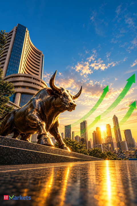 Sensex jumps 905 points as US Fed pauses interest rates