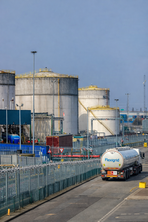 pOil prices ease after Tehran talks, Brent remains near six-month peak