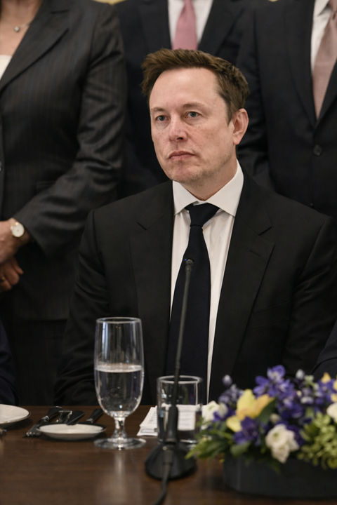 Musk urges Zelenskyy to step down as Ukraine satellite dispute escalates