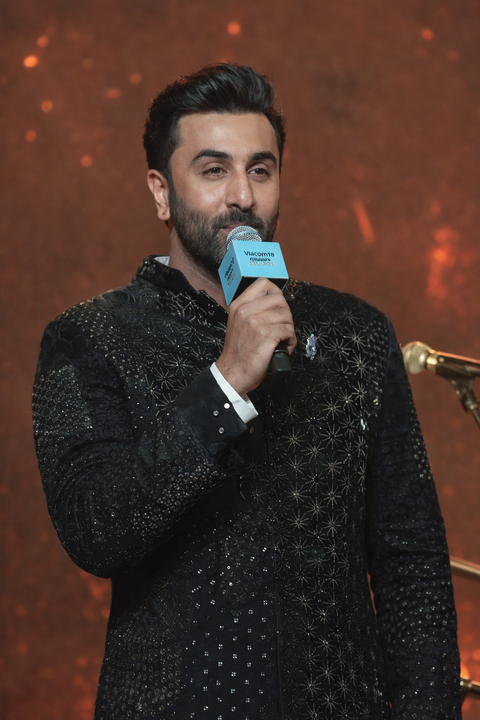 Ranbir Kapoor apologises for a one word slip at a Dussehra event in Kolkata