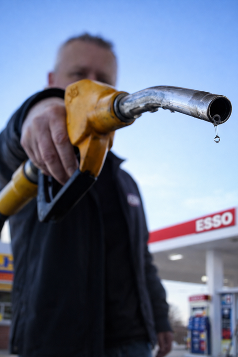 Oil prices dip on peace hopes, but Saudi attacks keep supply risks high