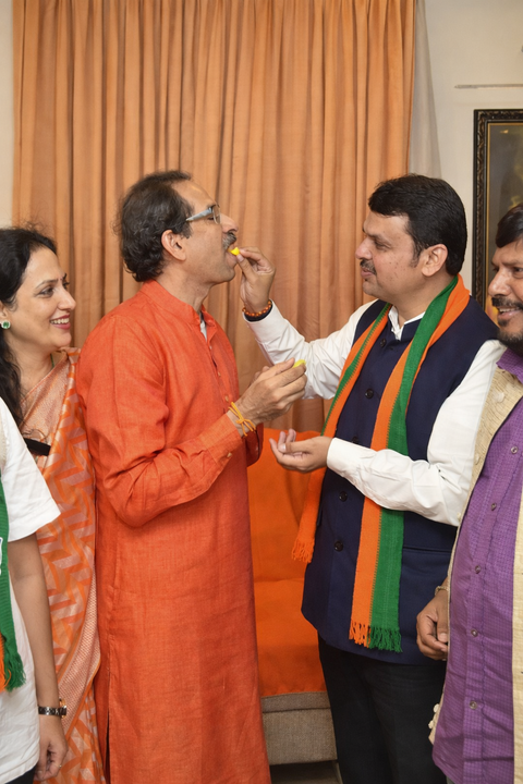 Uddhav calls for regime change; Fadnavis says you couldn't stop one in your own party