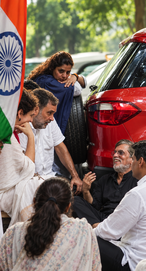 FIR against Rahul, Priyanka for entering Akashvani Bhawan without permission