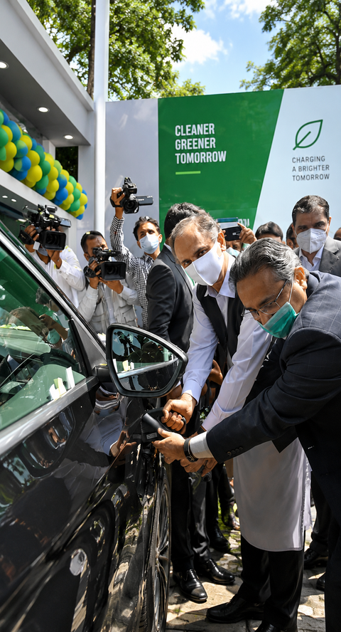 Pakistan anticipates early achievement of 30% EV sales target due to rising oil prices