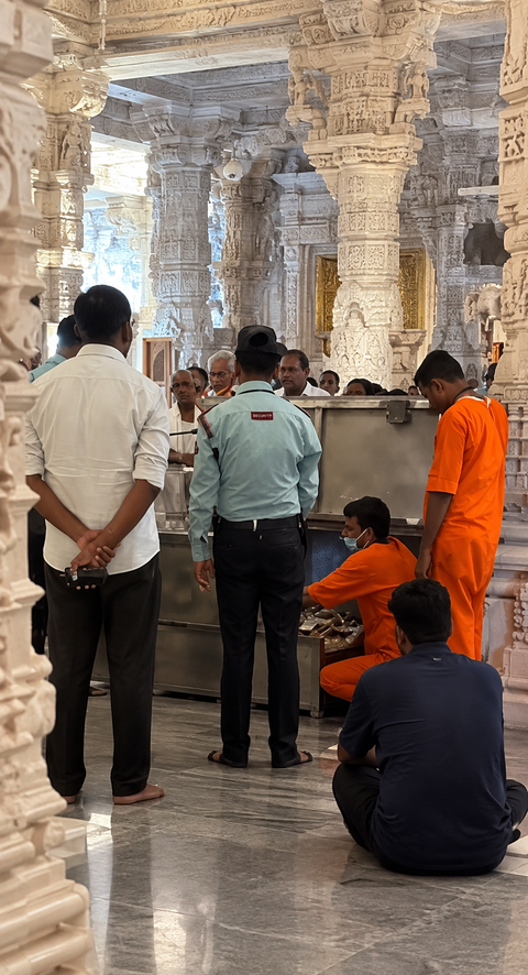 Pocketless uniforms, frisking and phone ban: Ram Temple strengthens donation security