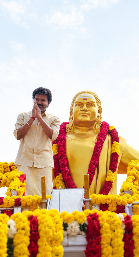 Jayalalithaa's 13.5 kg golden armour placed on Thevar statue in Tamil Nadu