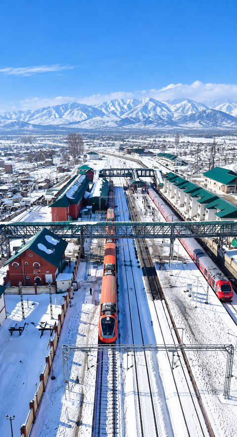 Kashmir's apple and saffron traders to benefit from new railway warehouses