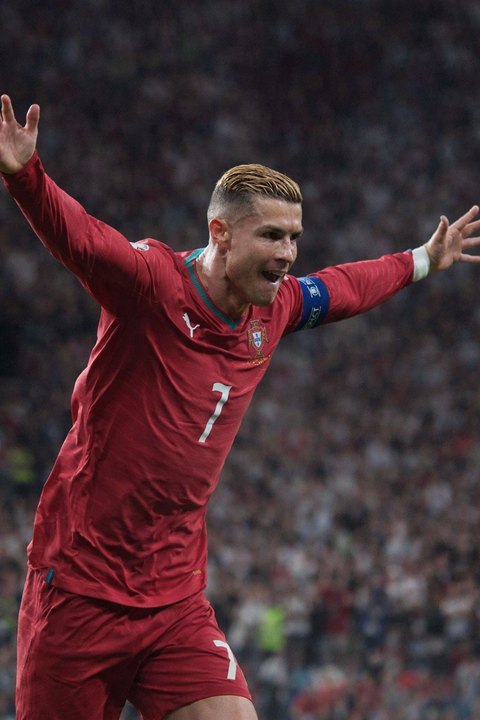 Cristiano Ronaldo declares himself the greatest player in football history