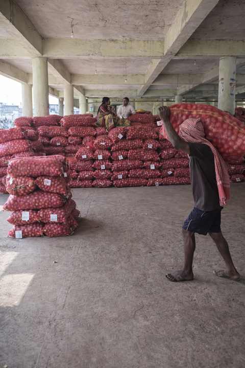 High onion prices in Hyderabad are squeezing households and hotels