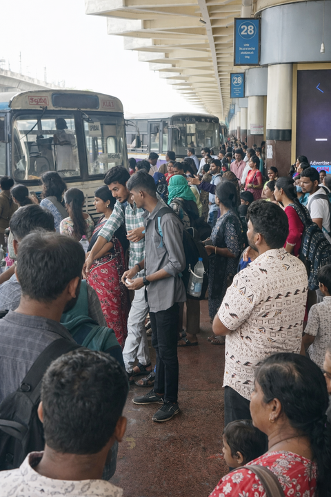 TGSRTC operates 2,474 special buses for Dasara as Khammam tops district rankings