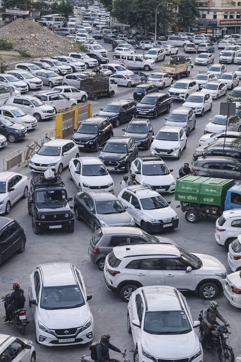 Pack your bags get stuck in traffic; as Manali sees massive long weekend rush