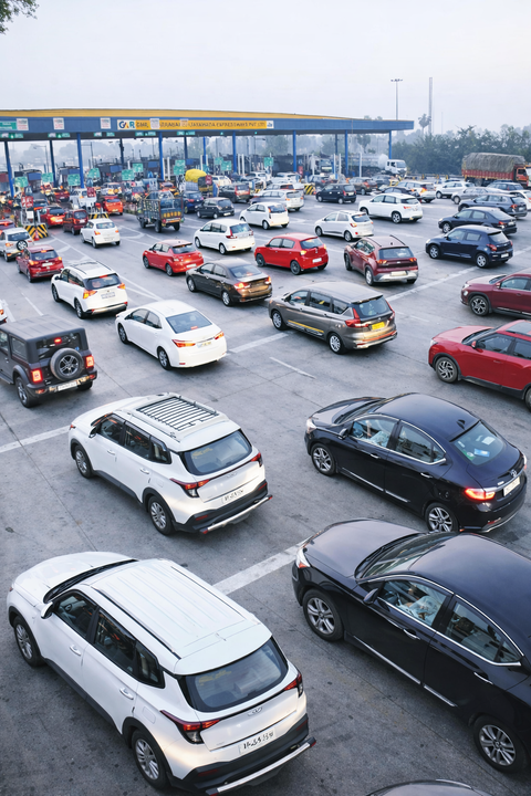 Dasara rush chokes Hyderabad highways: Massive jams at toll plazas