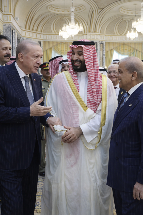 Pakistan plans to send 25,000 troops to Saudi Arabia amid escalating Houthi tensions
