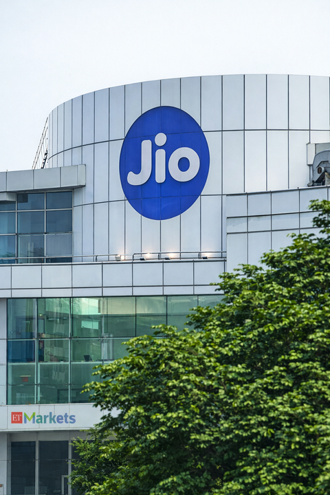 Jio becomes world's fifth most valuable telecom company after stock market debut