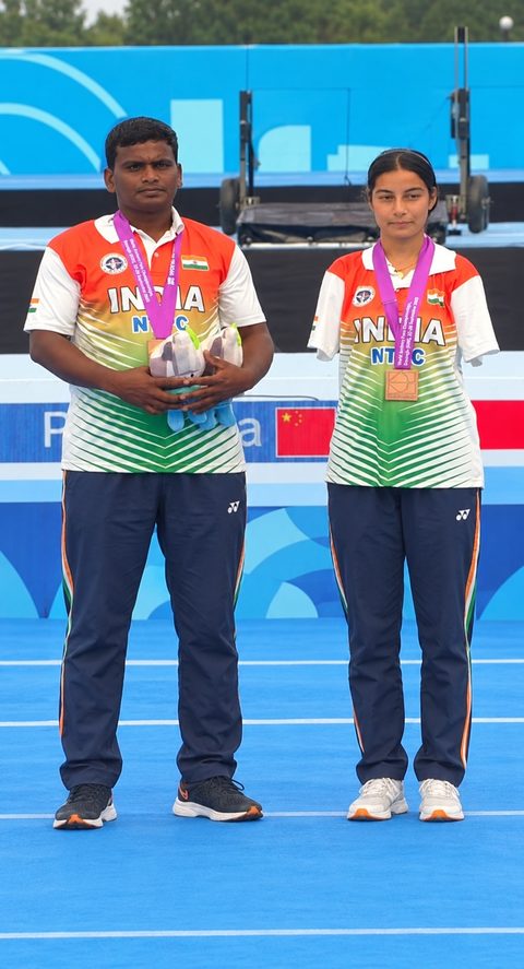 Sheetal Devi and Toman Kumar break para compound mixed team world record