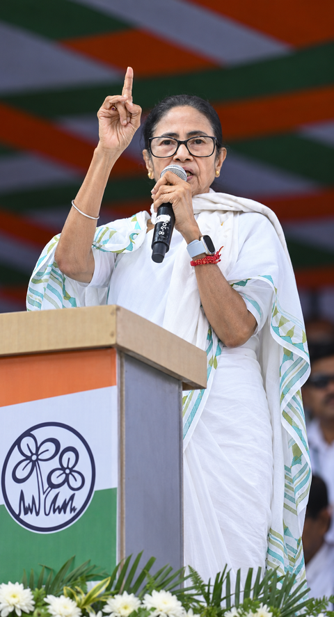 Mamata Banerjee calls for old electoral rolls until all eligible voters are included