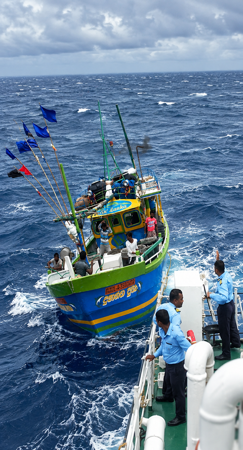 Sri Lankan Navy detains 9 Indian fishermen near Neduntheevu for allegedly crossing the IMBL.