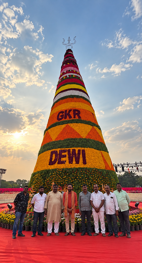 Hyderabad celebrates Bathukamma with a record-claiming 72-foot floral stack