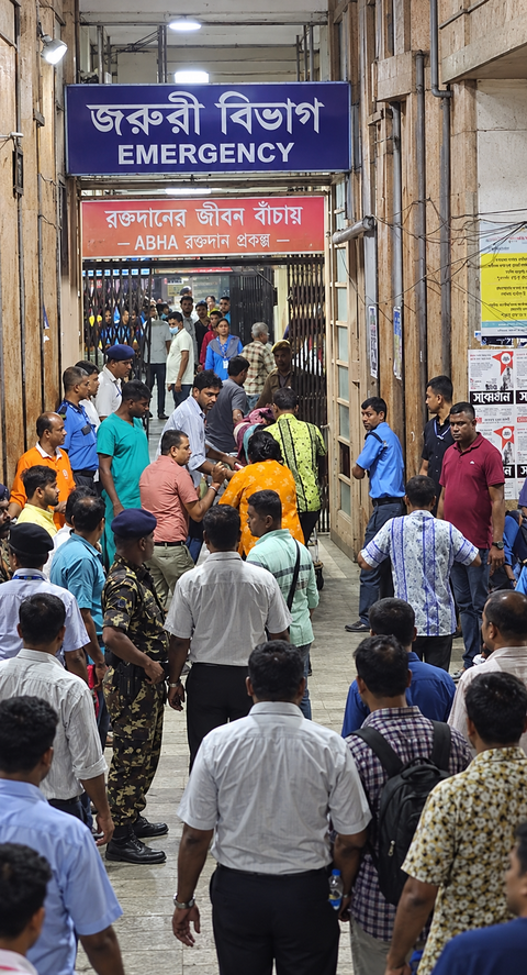Kolkata Durga Puja pandal stampede death raise to 19, prompting state safety review