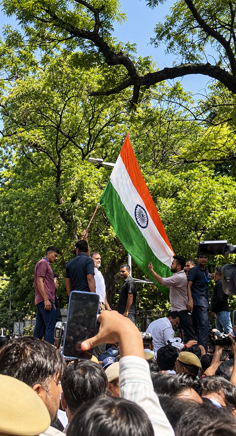 Rahul Gandhi climbs barricade, waves Tiranga before detention during Opposition march