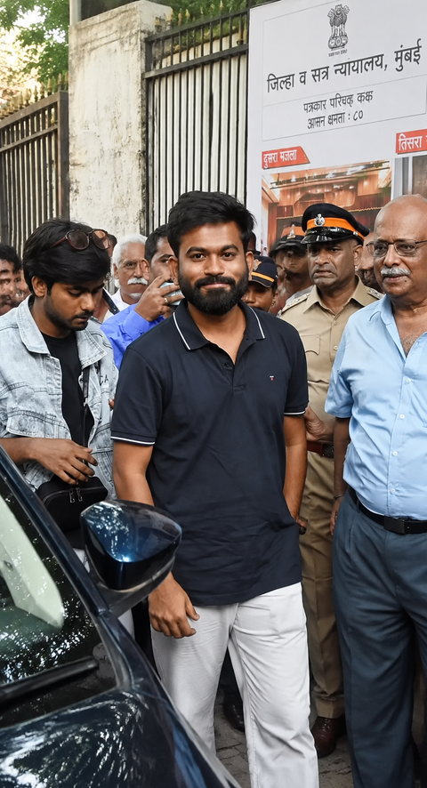 Mumbai Police briefly detain CJP founder Abhijeet Dipke over placards