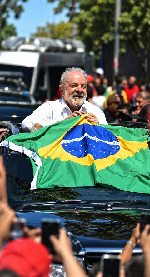 Lula wins an unprecedented fourth term as Brazil’s president by 4.4 million votes