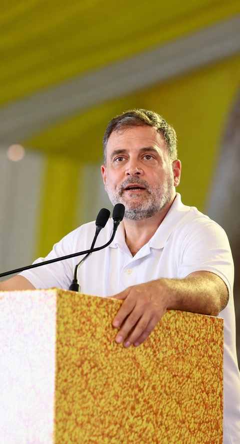 Rahul Gandhi demands Amit Shah answer over women journalists' complaints