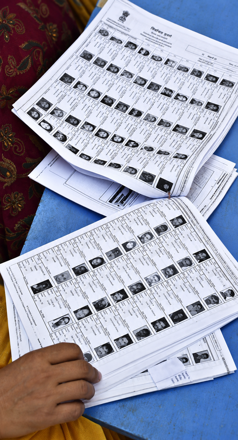Election Commission asks 20 states, UTs to enrol left-out voters after SIR roll scrutiny