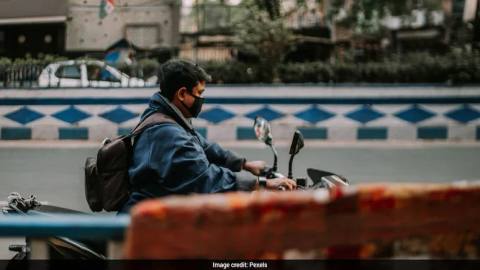 Gujarat delivery agent caught stealing parcels worth Rs 4 lakh, including iPhones