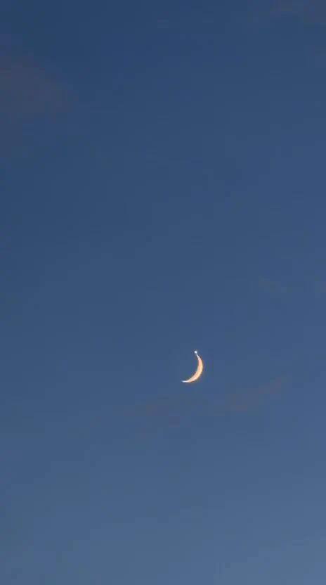 Moon and Venus align for a stunning display over Delhi tonight